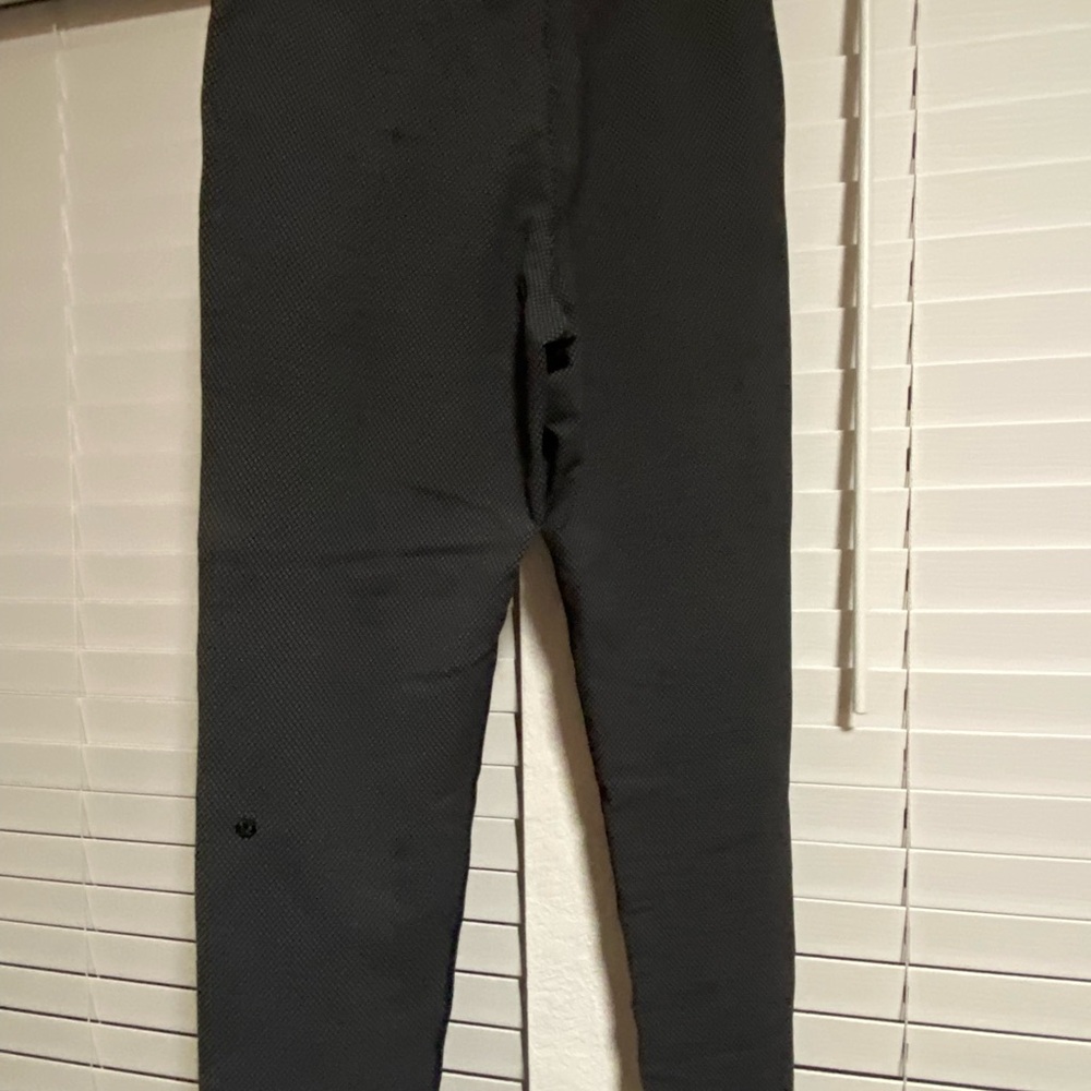 Lululemon Black Patterned Pleated Pull On Pants - image 6